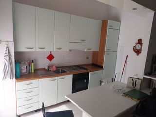 Cucina completa con elettrodomestici