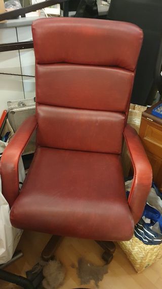 Sillón de oficina polipiel rojo
