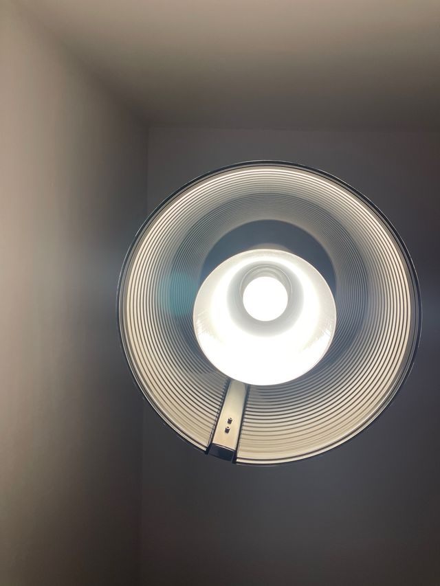 Lámpara colgante moderna gris y transparente