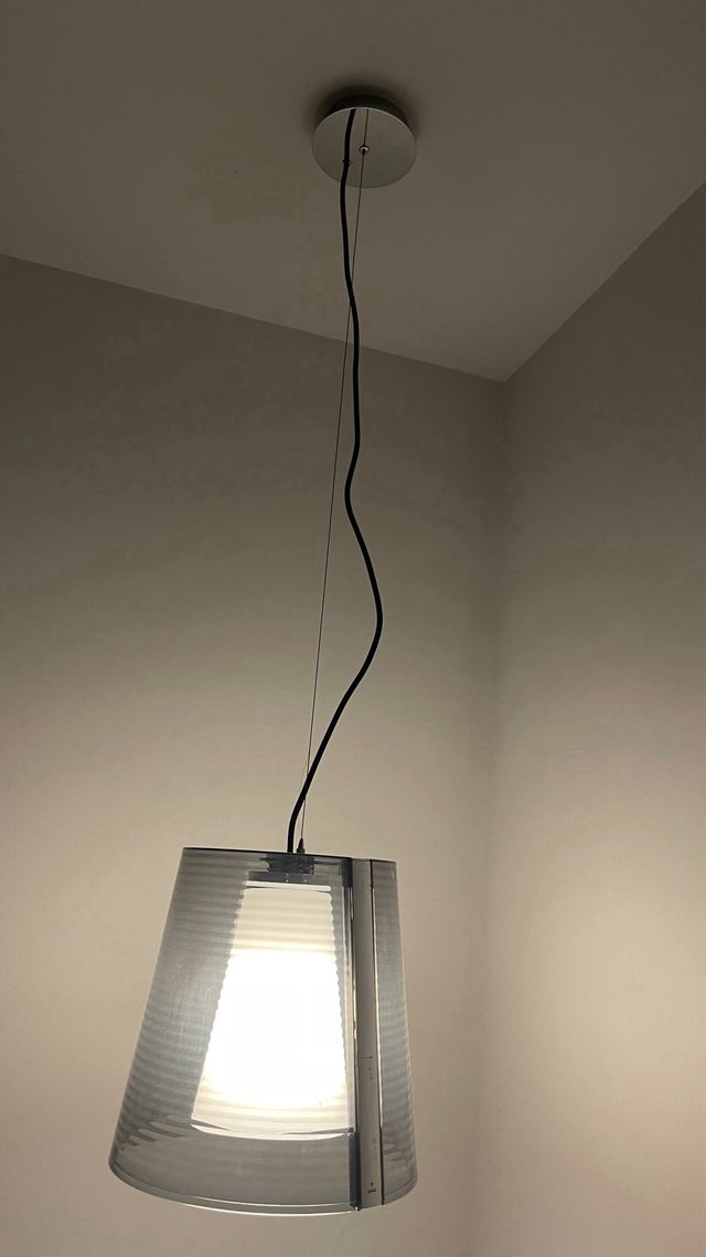 Lámpara colgante moderna gris y transparente