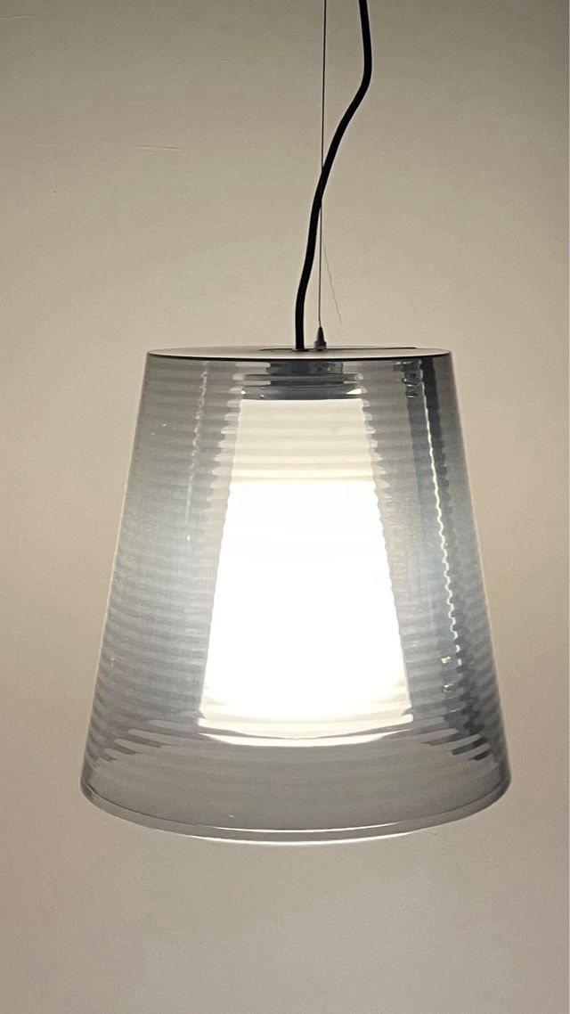 Lámpara colgante moderna gris y transparente