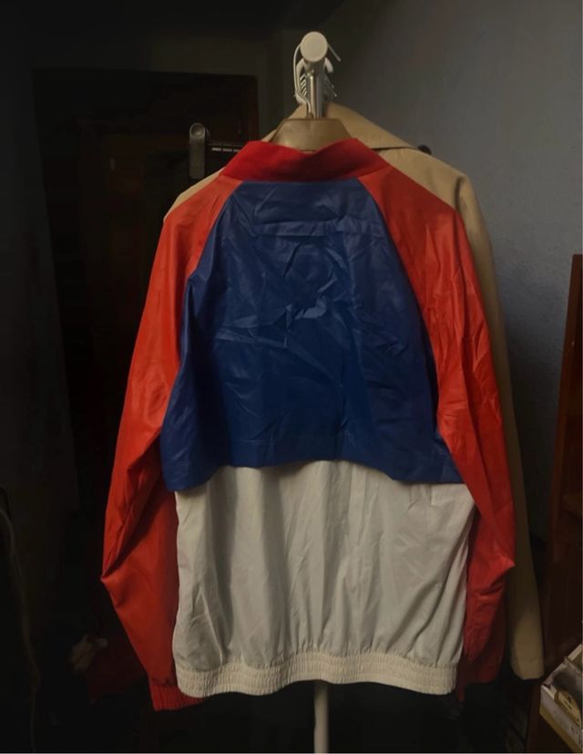 Chaqueta Adidas Bomber Roja, Azul y Blanca