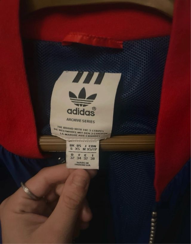 Chaqueta Adidas Bomber Roja, Azul y Blanca