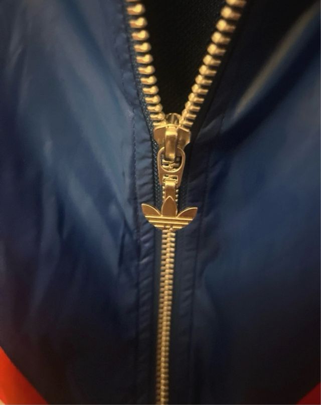 Chaqueta Adidas Bomber Roja, Azul y Blanca