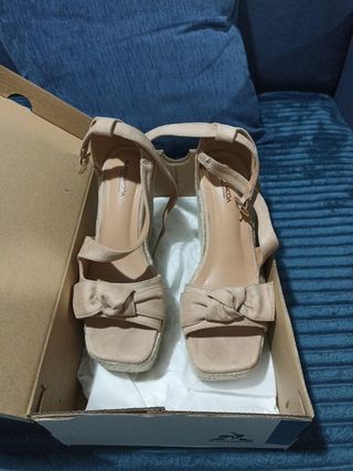 Zapato cuña mujer beige