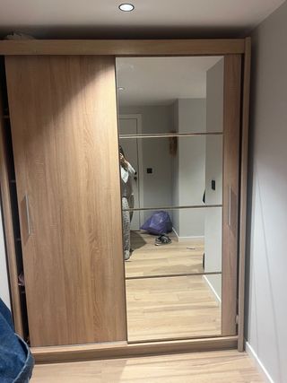 NUEVO Armario puertas correderas con espejo 3 mese