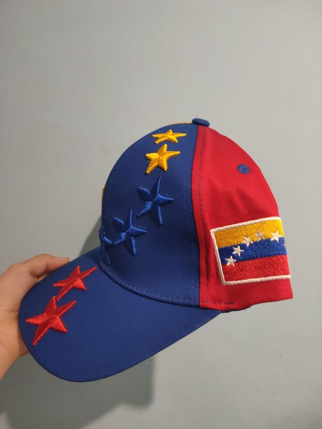 Gorra Venezuela con estrellas y logo