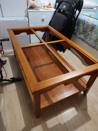 Mesa de salón de madera