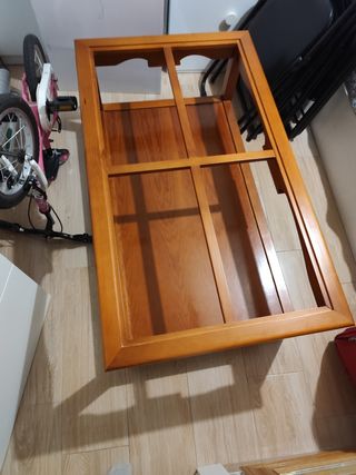 Mesa de salón de madera