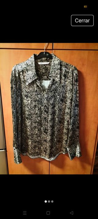 Camisa Zara efecto piel serpiente