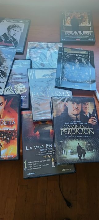 Lote 50+ DVDs Películas y Series