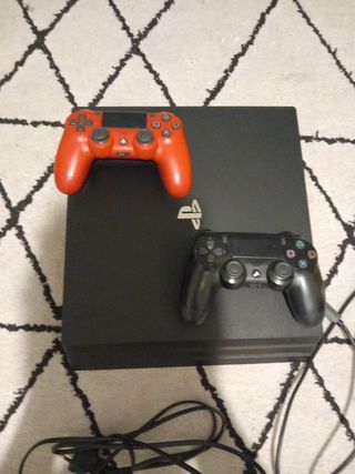 PlayStation 4 Pro con accessori