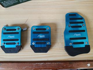 Pedales deportivos universales para coche