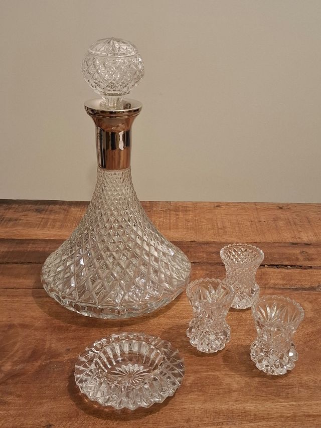 Licorera de cristal y alpaca, 3 vasitos y cenicero