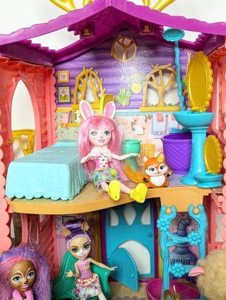 Lote Casa, heladeria y Muñecas Enchantimals