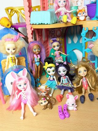Lote Casa, heladeria y Muñecas Enchantimals