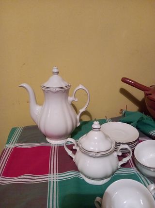 Juego de café de porcelana fina blanca plateada