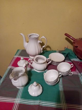 Juego de café de porcelana fina blanca plateada