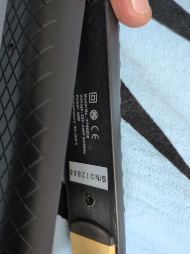 Plancha de pelo Steinhart negra y dorada