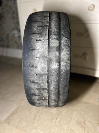 Neumatico usado por un gt3 y formado por pilotos