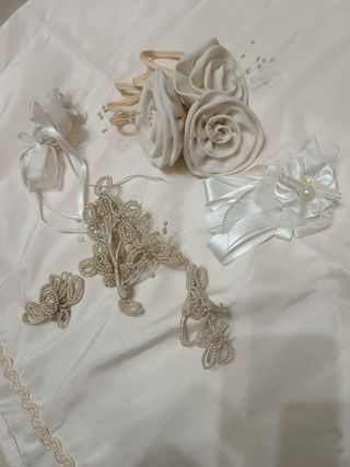 Accessori per capelli e abiti da sposa