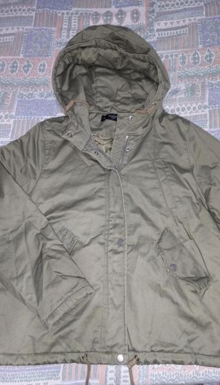 Parka verde militar Talla L/XL. mujer