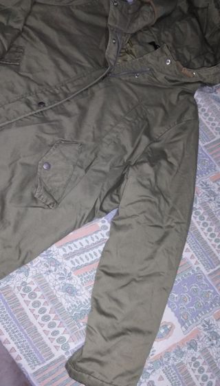 Parka verde militar Talla L/XL. mujer