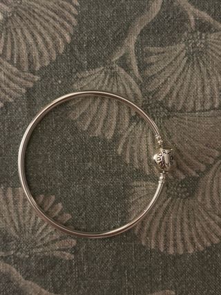 Pulsera rígida Pandora plata