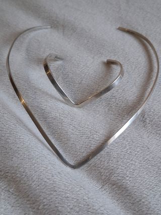 Collar y brazalete de plata de ley 925.