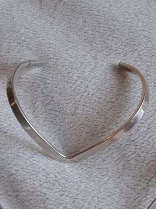 Collar y brazalete de plata de ley 925.
