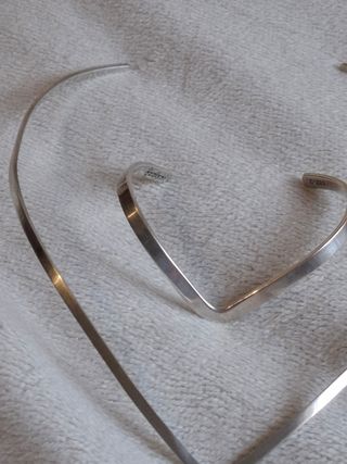 Collar y brazalete de plata de ley 925.