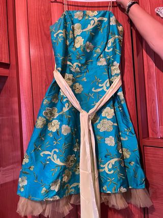 Vestido Azul con Flores Doradas