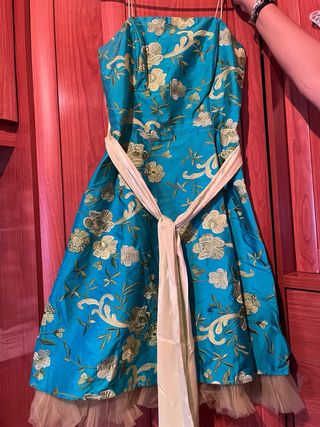 Vestido Azul con Flores Doradas
