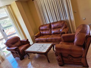 Mueble de madera maciza