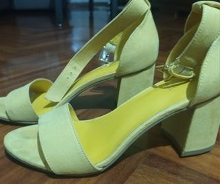 Sandalias amarillas tacón talla 39