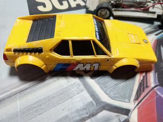 Scalextric BMW M1 Amarillo