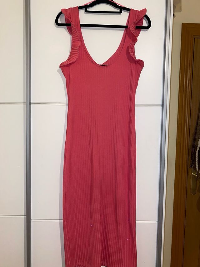 Vestido Zara rosa con volantes en hombros