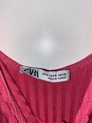 Vestido Zara rosa con volantes en hombros
