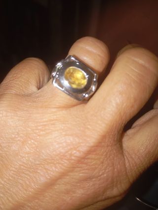 Anillo de Plata con Piedra Amarilla