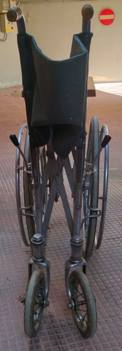 Sedia a rotelle usata