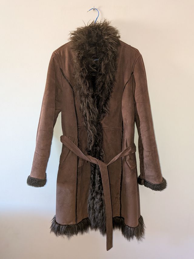 Abrigo marrón con pelo sintético T40