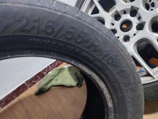 Neumáticos 215/55 R16 al 95%.
