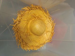 Sombrero de paja con flecos