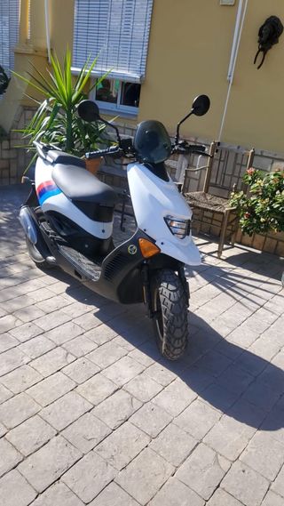 Piaggio Typhoon y Hyosung rally con papeles