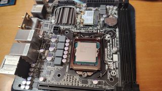 Placa Base Gigabyte H87N-WIFI + Intel i5-4770