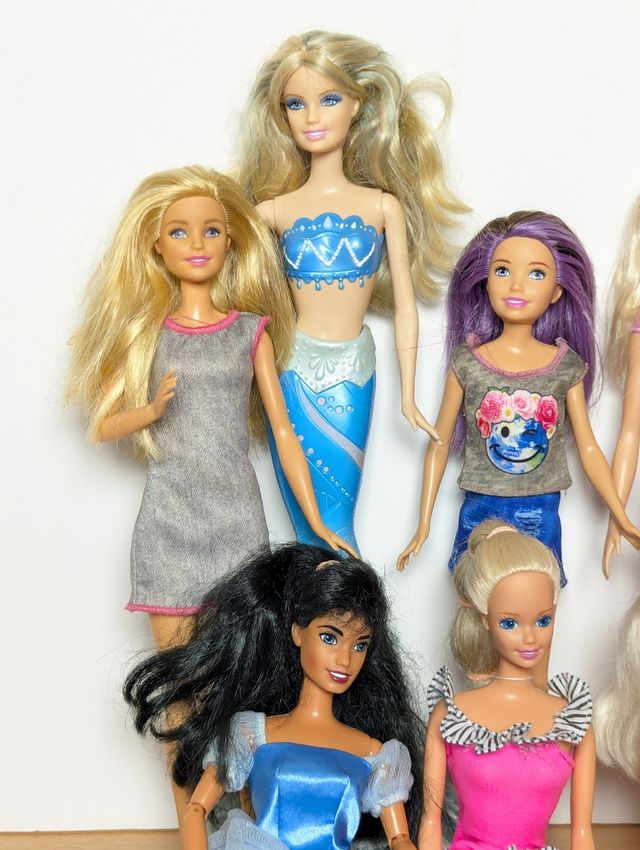 Lote Muñecas Barbie y Ropa