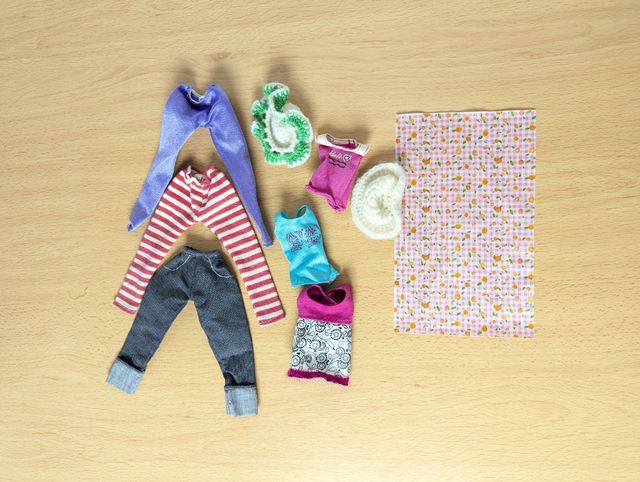 Lote Muñecas Barbie y Ropa