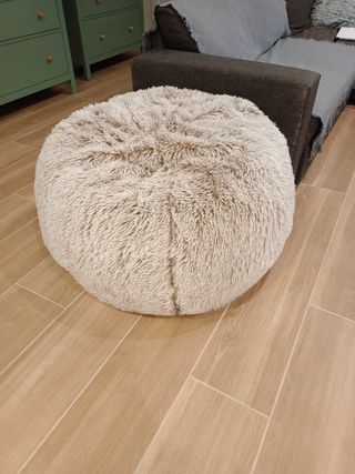 Puff redondo de forro polar beige