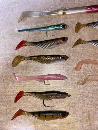 Señuelos de pesca variados