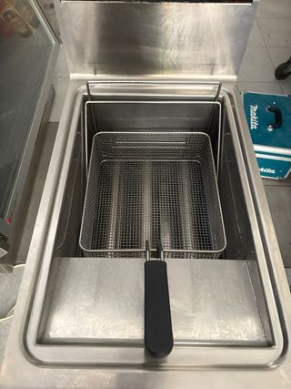 Freidora de gas Lotus.